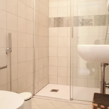 Apartamento Farini 6 *